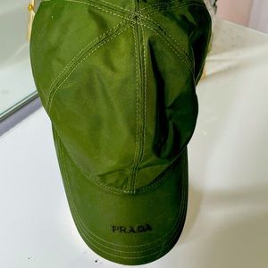 Prada 🧢